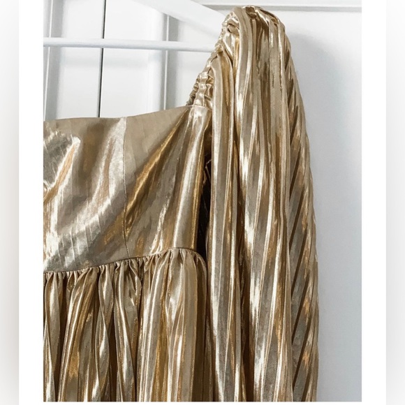 Handmade gold pleated dress with bell sleeves - Picture 4 of 9